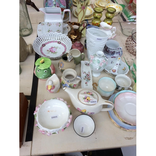 441 - A LARGE COLLECTION OF MIXED CERAMICS AND GLASSWARE TO INCLUDE RUBY GLASS VASES, ROYAL ALBERT CUPS AN... 