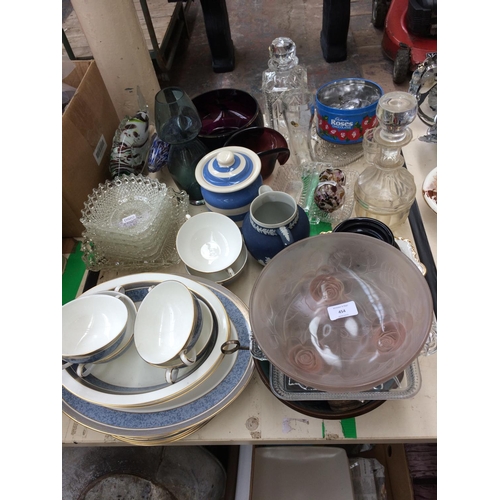 454 - A LARGE COLLECTION OF CERAMICS AND GLASSWARE TO INCLUDE A ROYAL DOULTON ST.PAULS DINNER SET, GLASS D... 