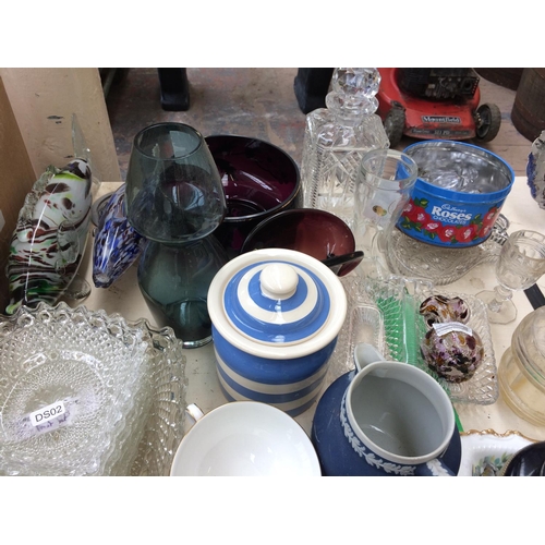 454 - A LARGE COLLECTION OF CERAMICS AND GLASSWARE TO INCLUDE A ROYAL DOULTON ST.PAULS DINNER SET, GLASS D... 