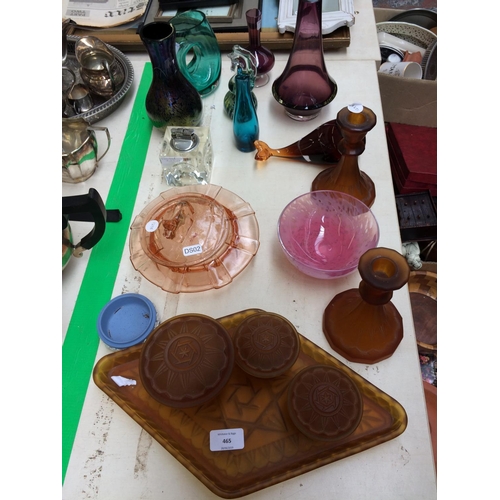 465 - A COLLECTION OF GOOD QUALITY GLASSWARE TO INCLUDE A VINTAGE DRESSING TABLE SET, PINK GLASS BOWL, GLA... 