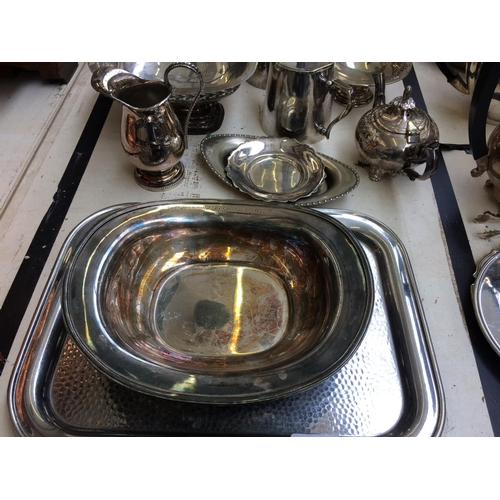 468 - A BOX CONTAINING MIXED SILVER PLATED WARE TO INCLUDE TRAYS, TEAPOTS, JUGS ETC