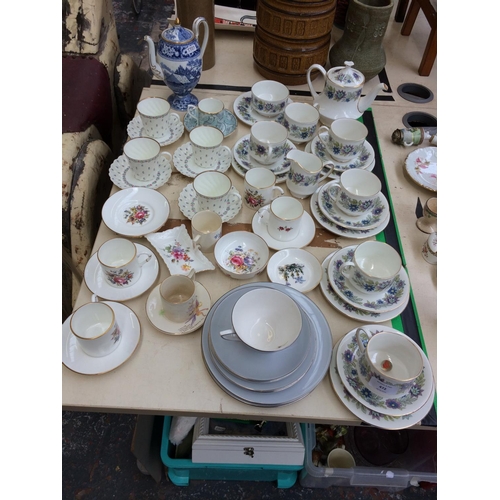 472 - A LARGE COLLECTION OF TEA CUPS AND SAUCERS TO INCLUDE PARAGON CHESWELL, U.S.S.R CUPS AND SAUCERS, RO... 