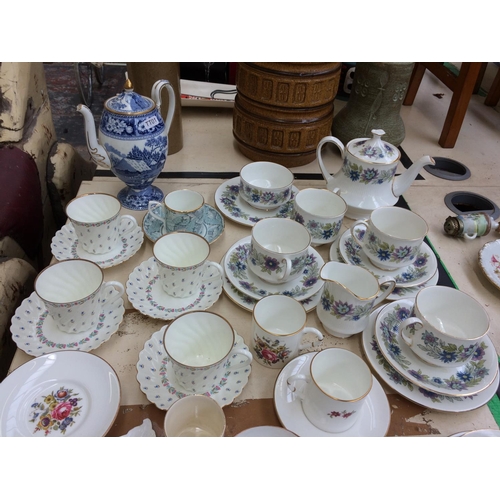 472 - A LARGE COLLECTION OF TEA CUPS AND SAUCERS TO INCLUDE PARAGON CHESWELL, U.S.S.R CUPS AND SAUCERS, RO... 