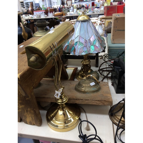 482 - A COLLECTION OF MIXED ITEMS TO INCLUDE SMALL VINTAGE WOODEN STOOL, VICTORIAN BRASS OIL LAMP, ORIENTA... 