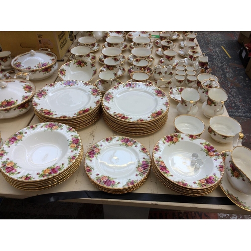 483 - APPROXIMATELY 170 PIECES OF ROYAL ALBERT OLD COUNTRY ROSES DINNERWARE