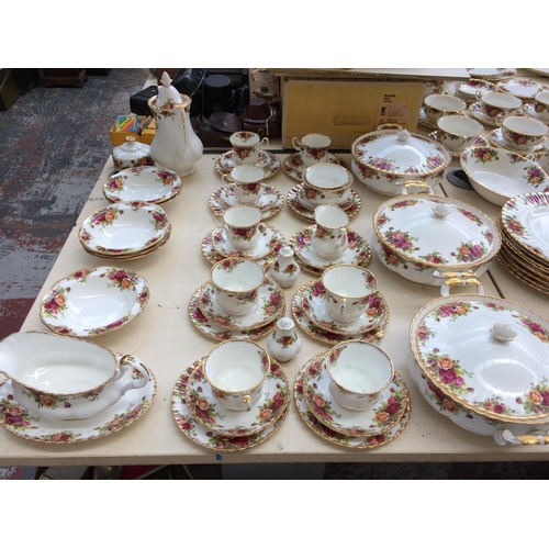 483 - APPROXIMATELY 170 PIECES OF ROYAL ALBERT OLD COUNTRY ROSES DINNERWARE