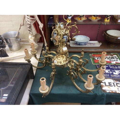 489 - A LARGE ORNATE GILT METAL EIGHT BRANCH CEILING LIGHT