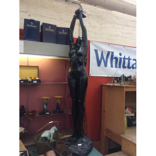 495 - A FEMALE APHRODITE FOUNTAIN STATUE (HEIGHT 165CM AND W/O)