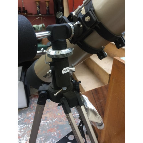 507 - A TASCO LUMINOVA MODEL 40114675 TELESCOPE ON TRIPOD STAND WITH MANUAL AND SPARE LENS