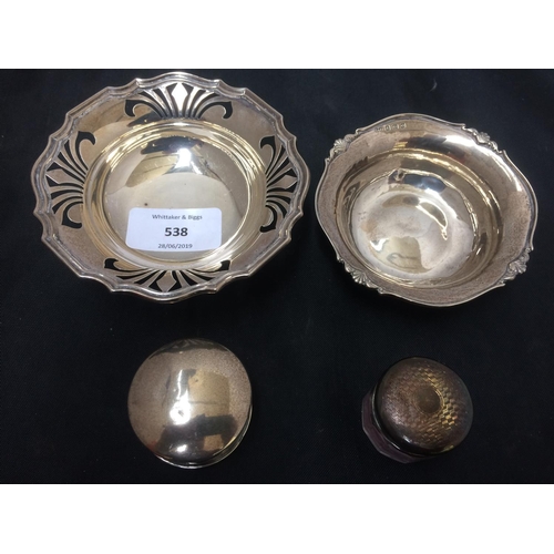 538 - FOUR ITEMS TO INCLUDE A HALLMARKED BIRMINGHAM SILVER PIERCED BON BON DISH, HALLMARKED BIRMINGHAM SIL... 