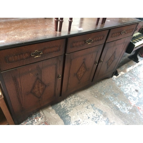 605 - AN ANTIQUE STYLE OAK SIDEBOARD WITH THREE LOWER DOORS AND THREE DRAWERS