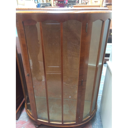 611 - A VINTAGE MAHOGANY BOW FRONT DISPLAY CABINET WITH TWO INNER GLASS SHELVES