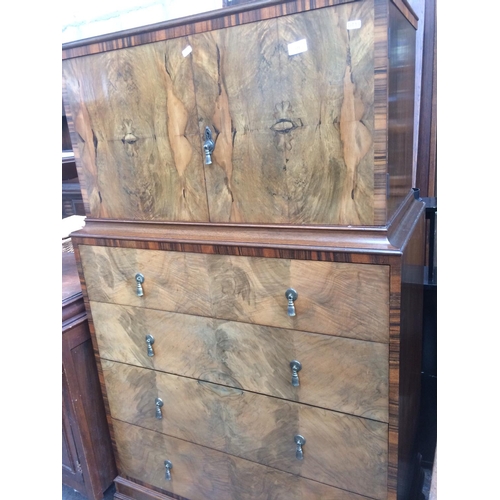 624 - A GOOD QUALITY VINTAGE 1930'S BURR WALNUT TALLBOY WITH TWO DOORS AND FOUR DRAWERS (MEASURING 61