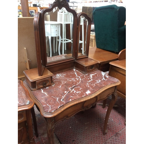 679 - A GOOD QUALITY SMALL FRENCH OAK DRESSING TABLE WITH UPPER THREE SECTION BEVEL EDGE MIRROR, TWO SHORT... 