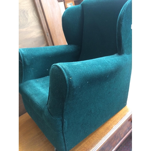 698 - A GOOD QUALITY SMALL CHILD'S GREEN UPHOLSTERED WINGBACK ARMCHAIR