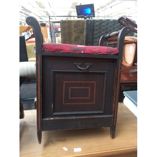 721 - AN EDWARDIAN MAHOGANY TWIN HANDLED PIANO STOOL