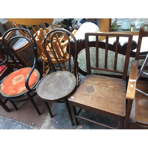 777 - THREE ITEMS TO INCLUDE: A GEORGIAN OAK FRAMED DINING CHAIR, A CIRCULAR SEATED BENTWOOD DINING CHAIR ... 