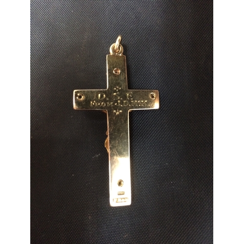 552A - A 15CT UNMARKED GOLD CRUCIFIX PENDANT (WEIGHT 13 GRAMS)