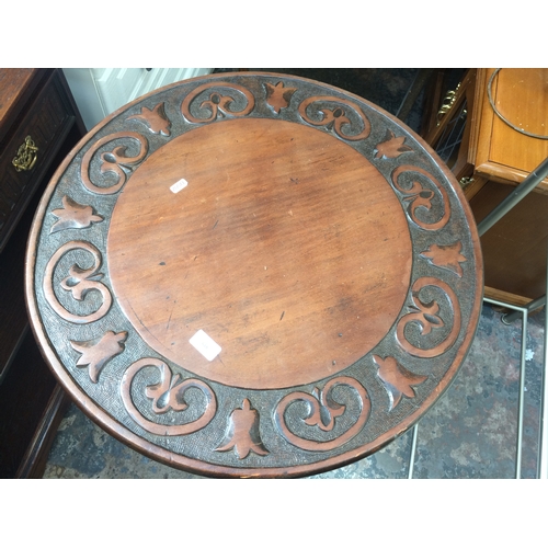 618 - AN ANTIQUE MAHOGANY ROUND TABLE ON TRIPOD SUPPORT WITH ORNATE CARVING AND A COLLAPSIBLE CARD TABLE