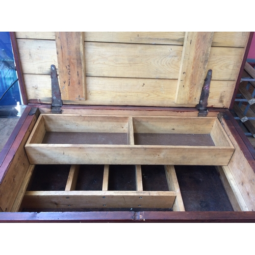 59 - A GOOD QUALITY VINTAGE WOODEN TOOL BOX