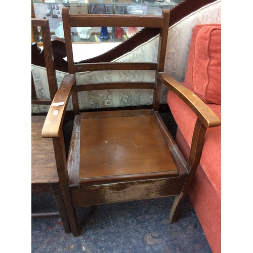 776 - A VINTAGE MAHOGANY FRAMED COMMODE