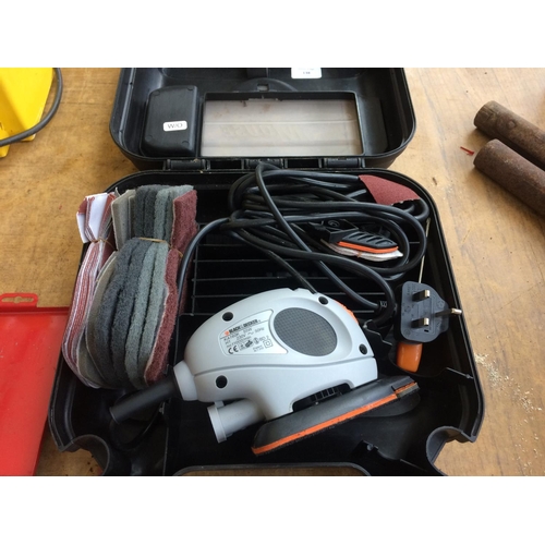 138 - A CASED BLACK & DECKER KA160K DETAIL SANDER (W/O)