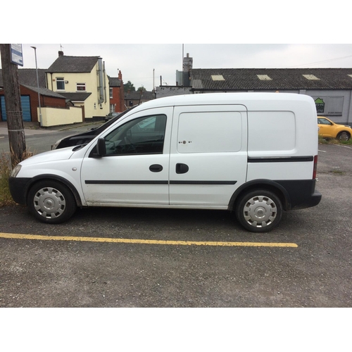 25 - A WHITE 2007 VAUXALL COMBO 1.3 CDTI DIESEL VAN WITH 5 SPEED MANUAL GEAR BOX, SIDE LOADING DOOR, REAR... 