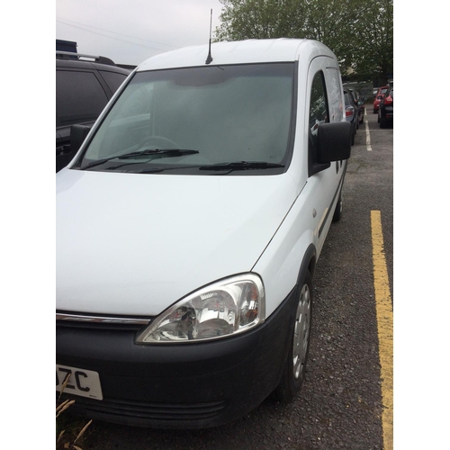 25 - A WHITE 2007 VAUXALL COMBO 1.3 CDTI DIESEL VAN WITH 5 SPEED MANUAL GEAR BOX, SIDE LOADING DOOR, REAR... 