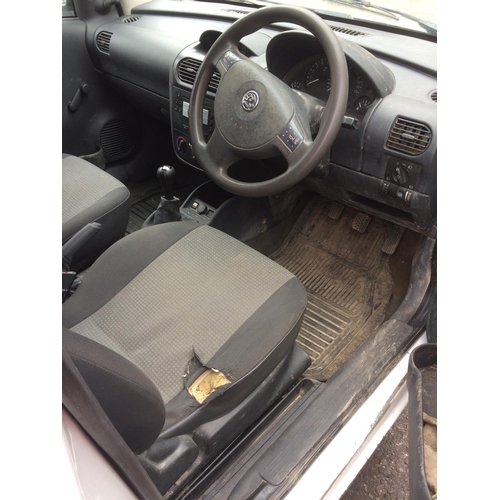 25 - A WHITE 2007 VAUXALL COMBO 1.3 CDTI DIESEL VAN WITH 5 SPEED MANUAL GEAR BOX, SIDE LOADING DOOR, REAR... 