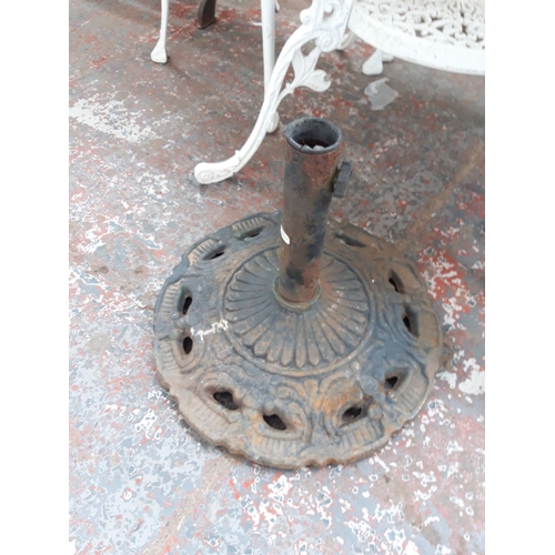 36 - SIX ITEMS TO INCLUDE A GOOD QUALITY CAST ALUMINIUM ORNATE PATIO SET COMPRISING CIRCULAR TABLE, TWO C... 