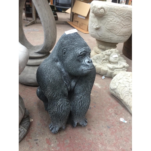 168 - A GOOD QUALITY RECONSTITUTED STONE SILVER BACK GORILLA GARDEN ORNAMENT