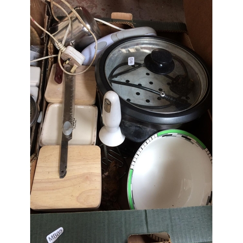 264 - TWO BOXES CONTAINING MIXED KITCHENWARE TO INCLUDE STAINLESS STEEL TRAY, POTS, PANS ETC