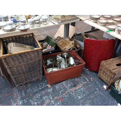 278 - TWO BOXES AND TWO WICKER BASKETS CONTAINING MIXED ITEMS TO INCLUDE METALWARE, ORNAMENTS, SMALL LEATH... 