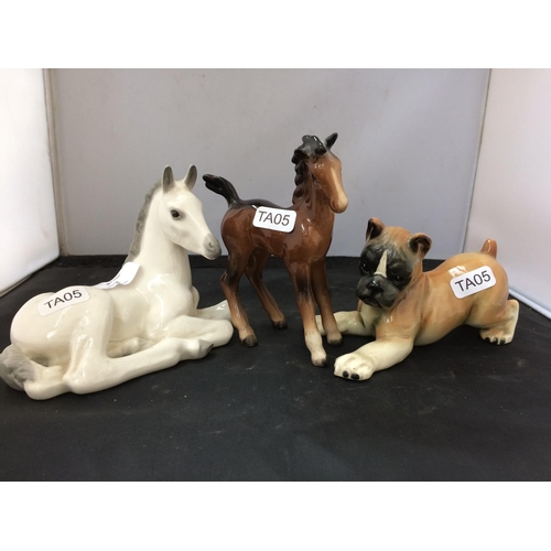 322 - THREE ANIMAL FIGURINES TO INCLUDE A BESWICK FOAL, U.S.S.R HORSE AND A DOG