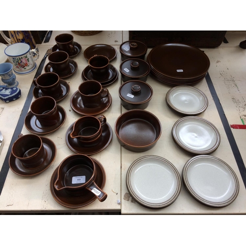 333 - A 40 PIECE WEDGWOOD STERLING OVEN TO TABLE DINNER SET