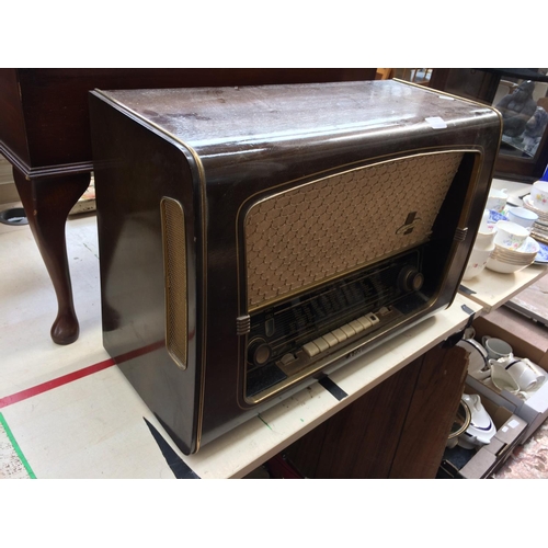 335 - A VINTAGE AEG WOODEN CASED RADIO