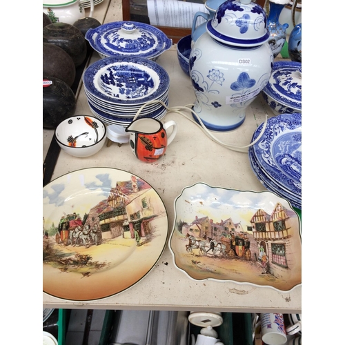 366 - A COLLECTION OF CERAMICS TO INCLUDE OLD WILLOW PATTERN CHINA, SPODE CHINA, WILLOW CHINA, ROYAL DOULT... 