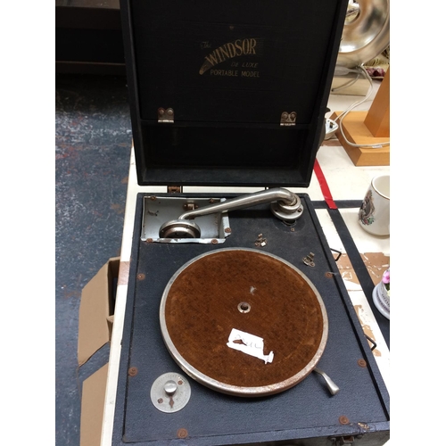 383 - A VINTAGE WINDSOR GRAMOPHONE