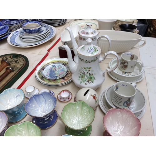 400 - A LARGE COLLECTION OF CERAMICS TO INCLUDE NINE MALING DISHES, FOUR PIECES OF AYNSLEY, COLCLOUGH BONE... 