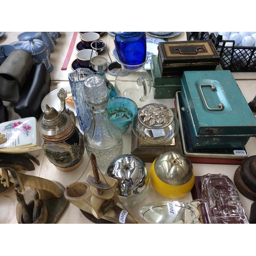 408 - A LARGE COLLECTION OF MIXED ITEMS TO INCLUDE VINTAGE TIN BOXES, GLASS JARS, CAMERAS, ORNAMENTS, TEAP... 