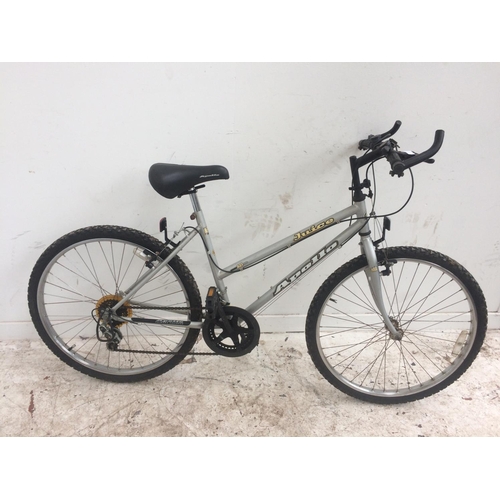 Women's 10 speed online mountain bike