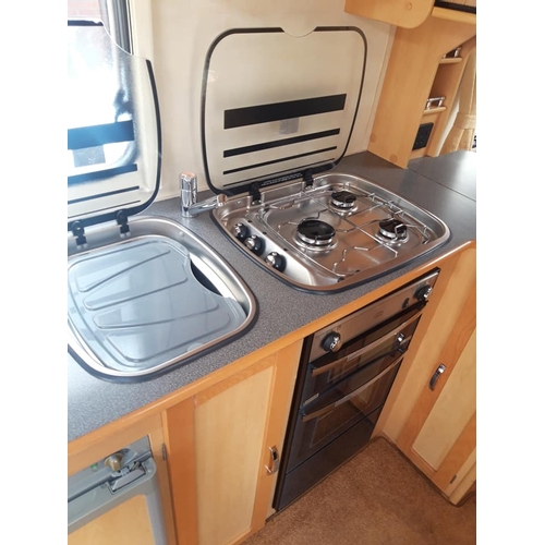 19 - A WHITE 2006/07 ELDDIS AVANTE 534 TWO WHEELED CARAVAN, FOUR BIRTH WITH FIXED DOUBLE BED, EXCELLENT P... 