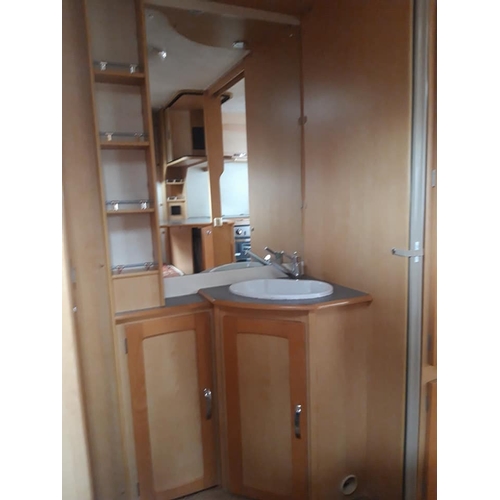 19 - A WHITE 2006/07 ELDDIS AVANTE 534 TWO WHEELED CARAVAN, FOUR BIRTH WITH FIXED DOUBLE BED, EXCELLENT P... 