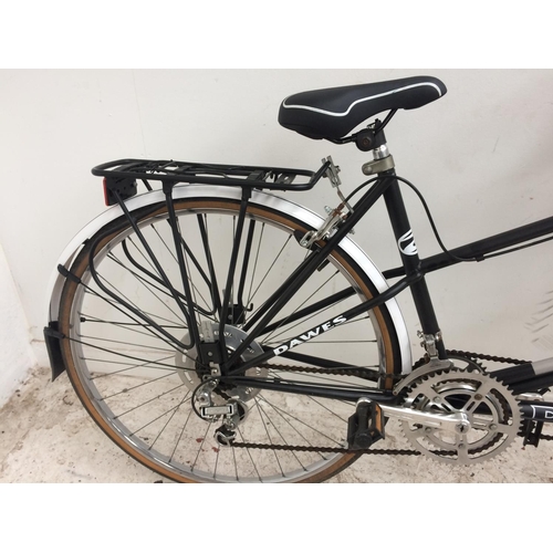 16 - A BLACK DAWES TANDEM RACING BIKE WITH REAR CARRIER, PUMP AND 10 SPEED SUNTOUR GEAR SYSTEM IN GOOD TI... 