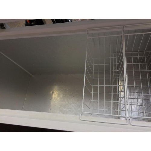 260 - A HAIER 140CM TOP LOADING CHEST FREEZER