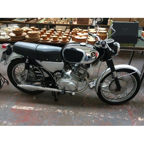 40 - A 1966 HONDA CB160 FOUR STROKE TWIN MOTORCYCLE, FOUR SPEED GEARBOX, 17253 MILES, IMPORTED FROM AMERI... 