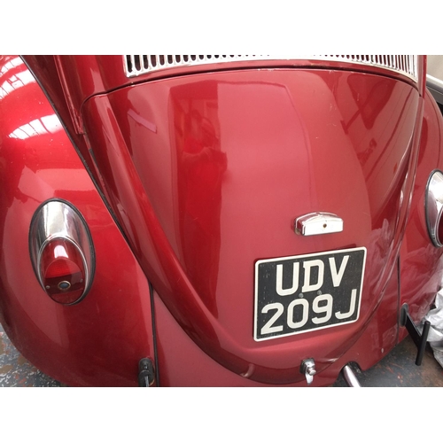 44 - A CLASSIC RED 1971 VW BEETLE 2 DOOR SALOON, 1600CC AIR COOLED PETROL, FOUR SPEED MANUAL GEARBOX, TEN... 