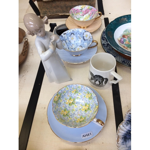 461 - A COLLECTION OF ASSORTED CERAMICS TO INCLUDE THREE SHELLEY CUPS AND SAUCERS, LLADRO FIGURINE, W.H GO... 