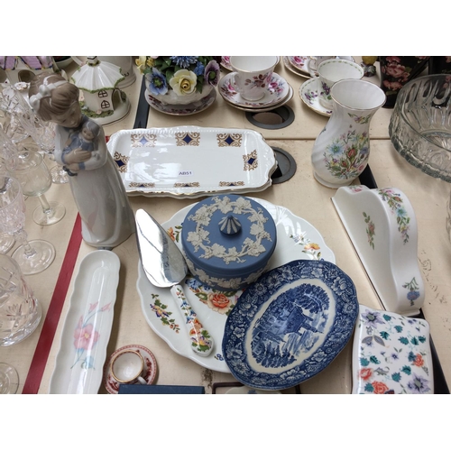 508 - A COLLECTION OF ASSORTED CERAMICS TO INCLUDE WEDGWOOD BLUE JASPERWARE, ZAPHIR FIGURINE, AYNSLEY WILD... 