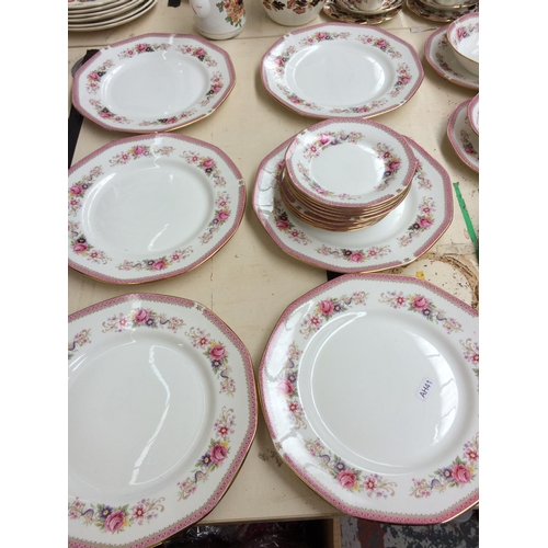 512 - A 53 PIECE QUEEN'S ROSINA RICHMOND DINNER SET